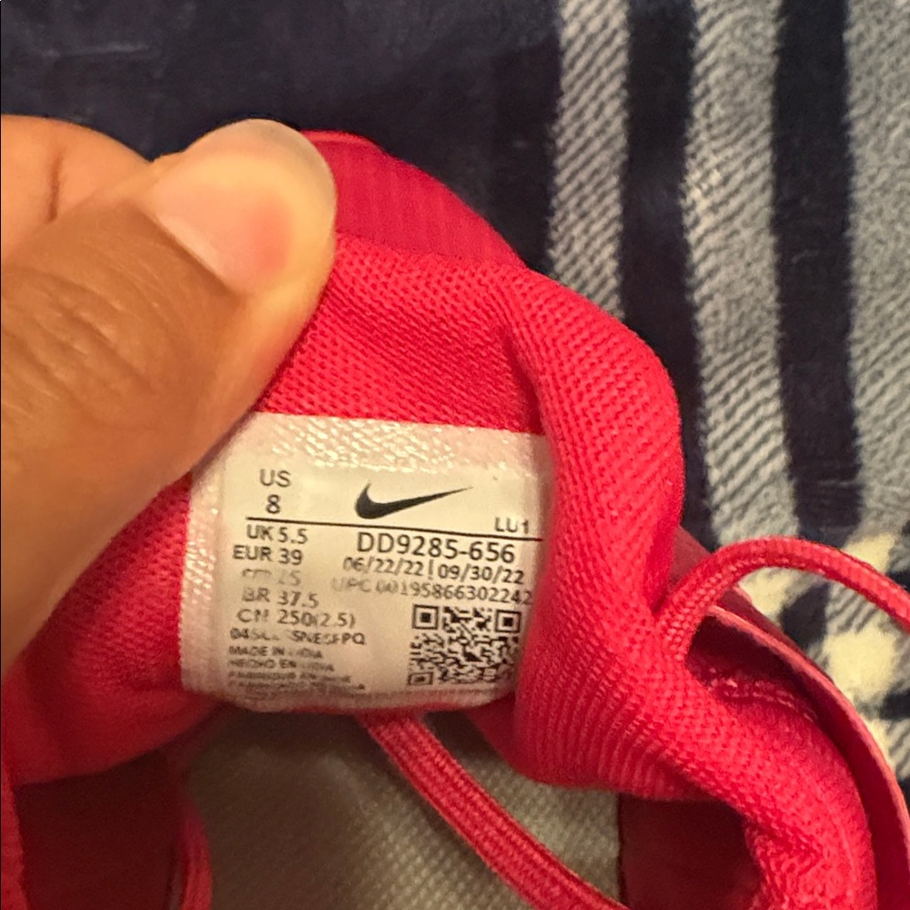 Nike Bright Hot Pink Running Shoes - Picture 4 of 5